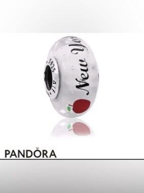 Rare Genuine Pandora New York Exclusive White Effervescence Murano Glass Charm